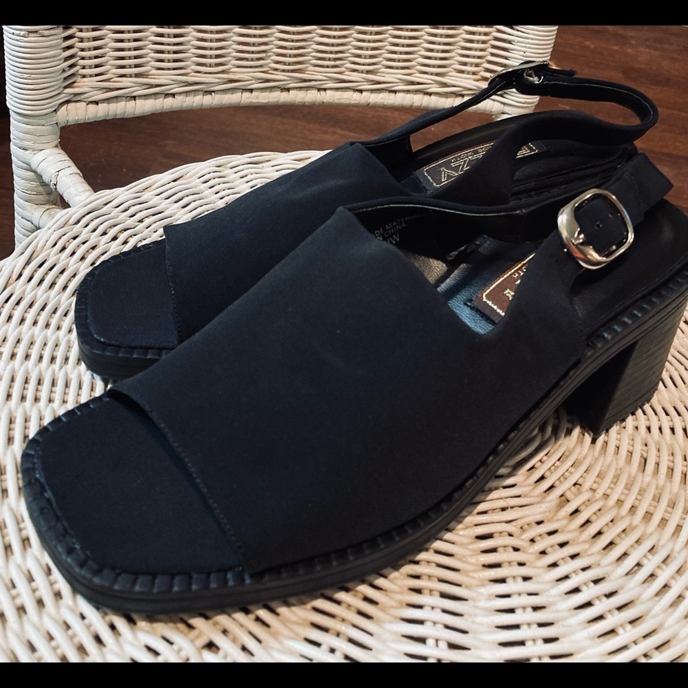 Elegant Black Open Toe Pump Sandal